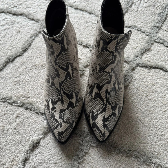 Seychelles Chaparral Leather Snake Print Side Zip Ankle Boots black cream 8.5 - Picture 8 of 12